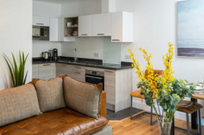 10 Loch View with loch views